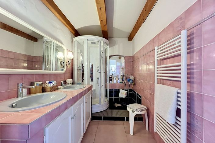 Image No.10-3 Bed House for sale
