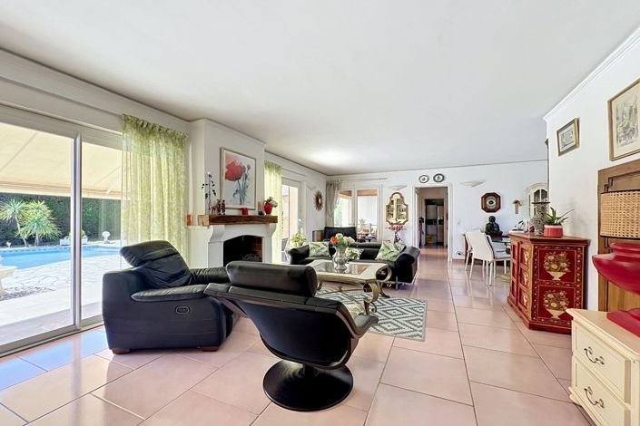 Image No.15-3 Bed House for sale