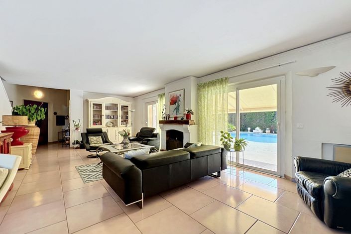 Image No.3-3 Bed House for sale
