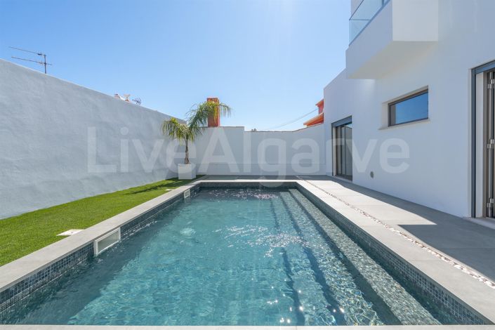 Image No.16-4 Bed House for sale