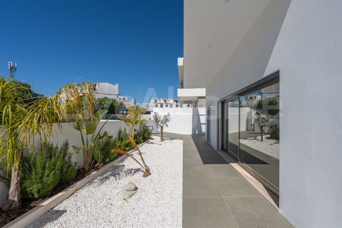 Image No.35-4 Bed House for sale