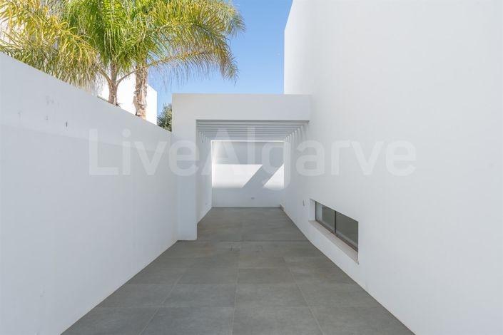 Image No.36-4 Bed House for sale