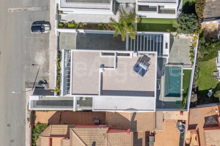 Image No.38-4 Bed House for sale