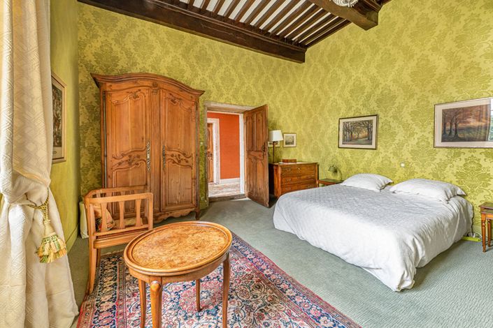 Image No.16-8 Bed Property for sale