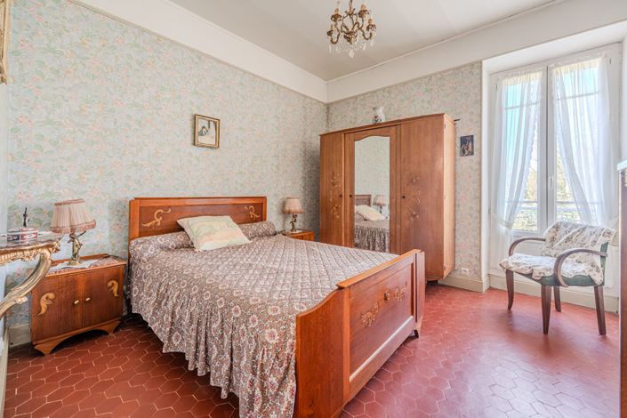 Image No.11-5 Bed House for sale