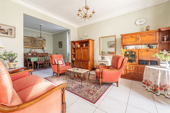 Image No.6-5 Bed House for sale