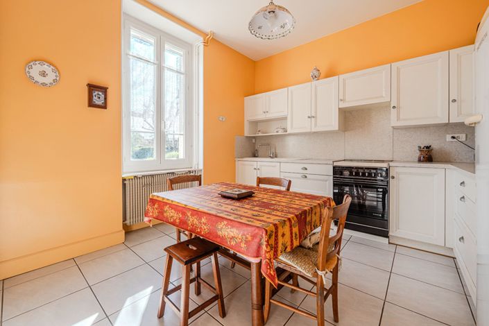 Image No.8-5 Bed House for sale