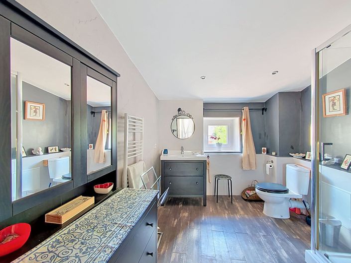 Image No.10-3 Bed House for sale
