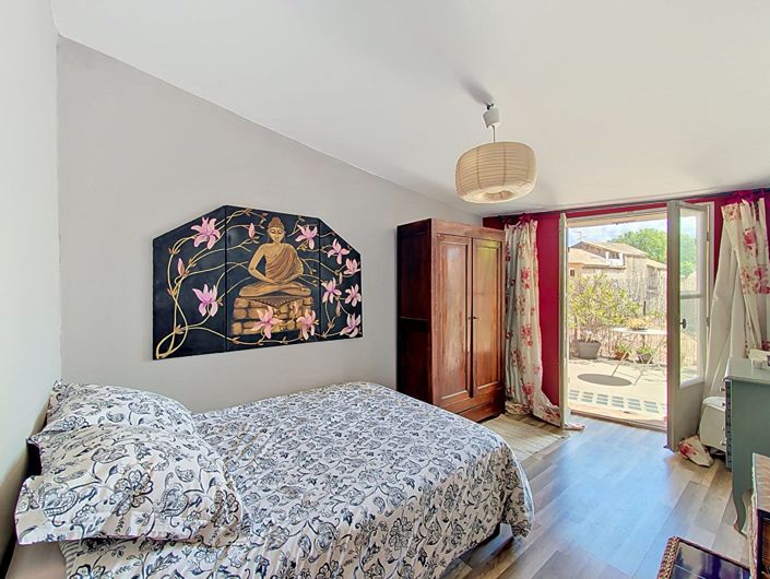 Image No.8-3 Bed House for sale