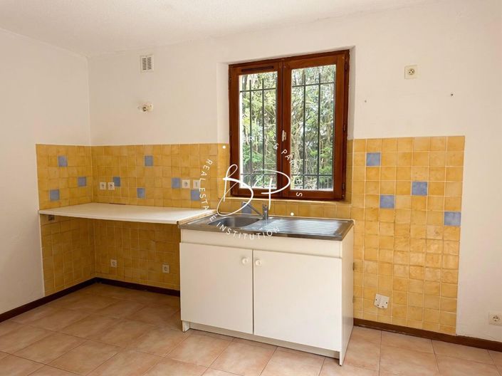 Image No.11-10 Bed House for sale