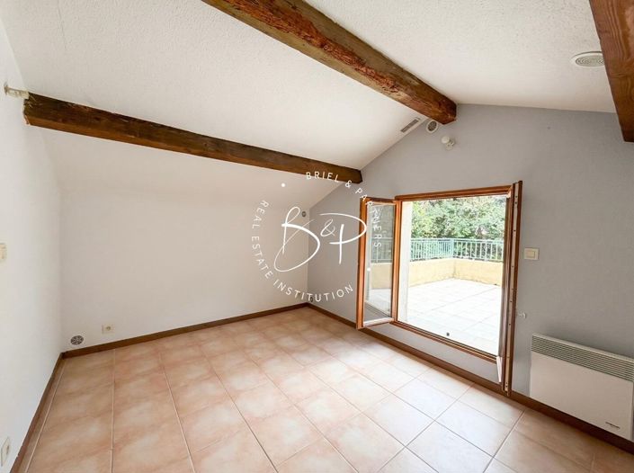Image No.13-10 Bed House for sale