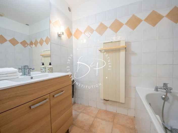 Image No.16-10 Bed House for sale