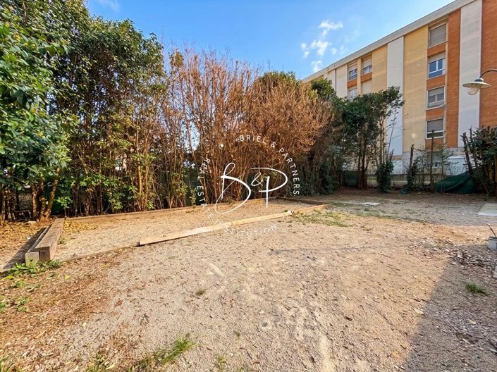 Image No.17-10 Bed House for sale