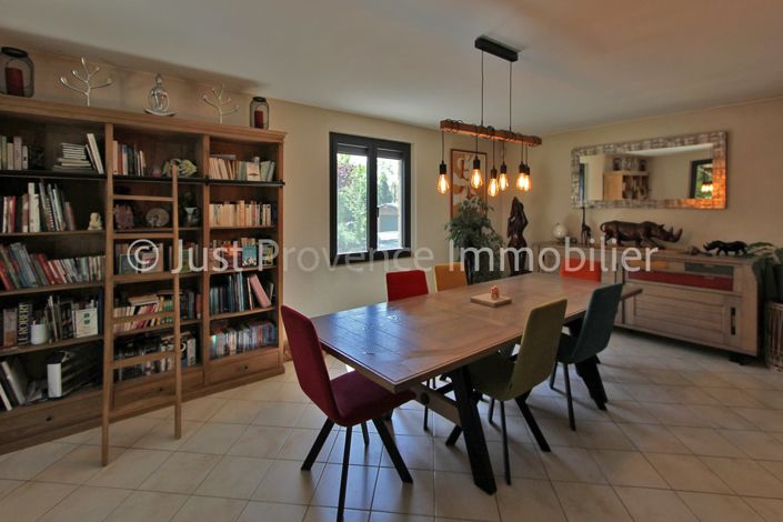 Image No.6-3 Bed House for sale