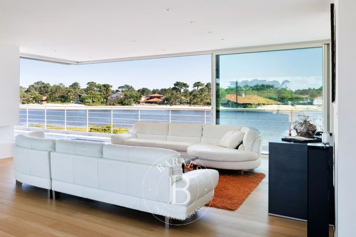 Image No.11-10 Bed House for sale