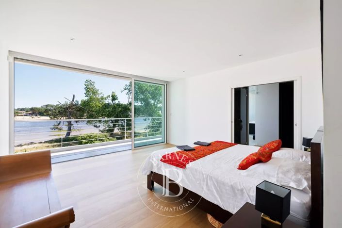 Image No.14-10 Bed House for sale