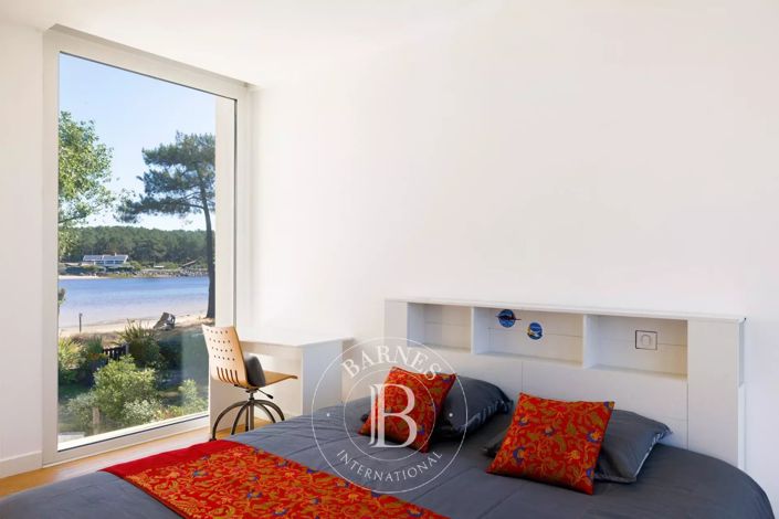Image No.17-10 Bed House for sale
