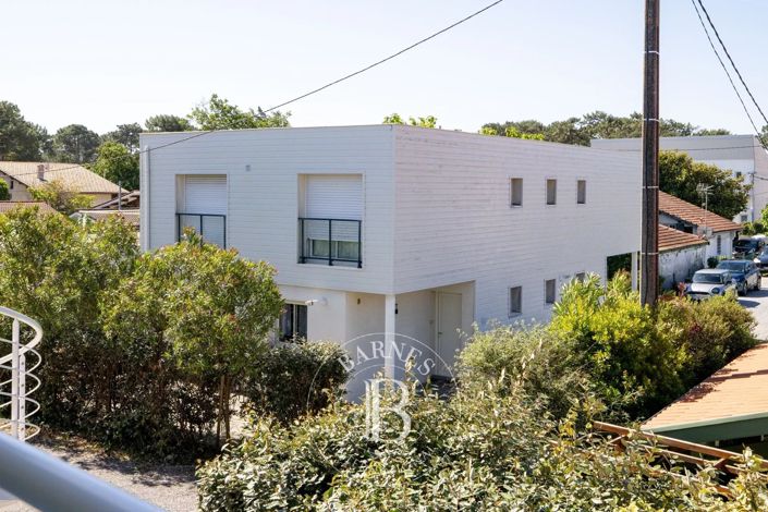 Image No.23-10 Bed House for sale