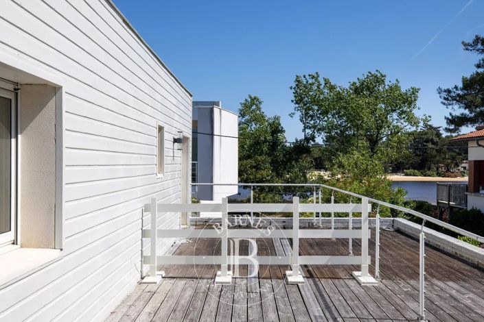 Image No.24-10 Bed House for sale