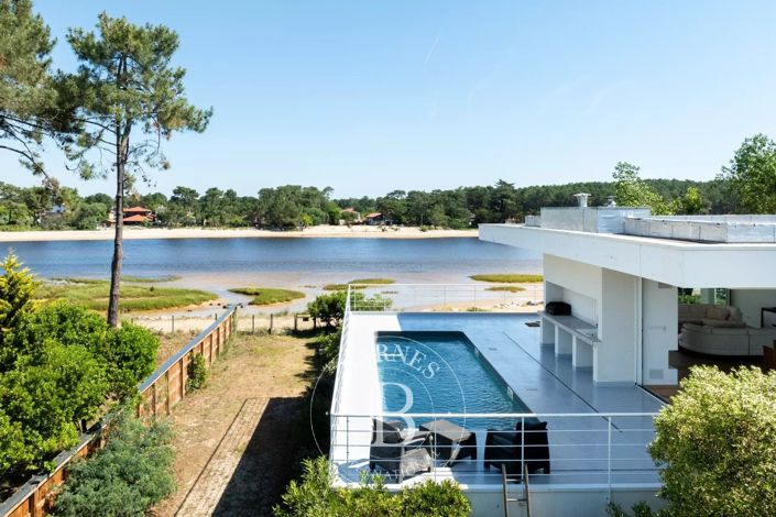 Image No.25-10 Bed House for sale
