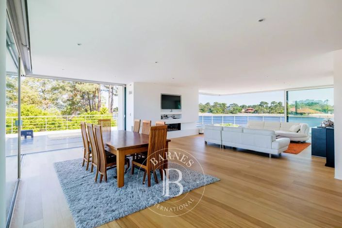 Image No.9-10 Bed House for sale