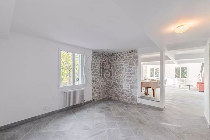 Image No.10-4 Bed House for sale