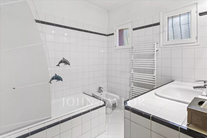 Image No.13-5 Bed House for sale