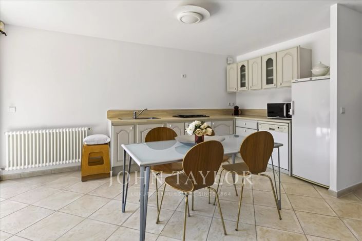 Image No.20-5 Bed House for sale