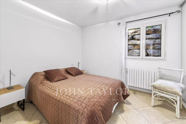 Image No.21-5 Bed House for sale