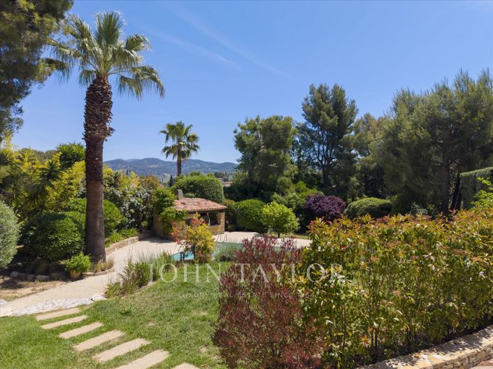 Image No.6-5 Bed House for sale