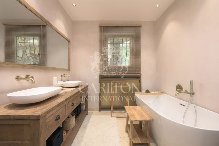 Image No.14-11 Bed House for sale