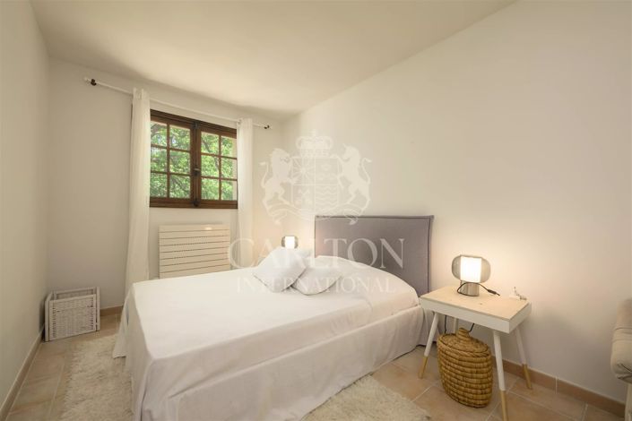 Image No.23-11 Bed House for sale