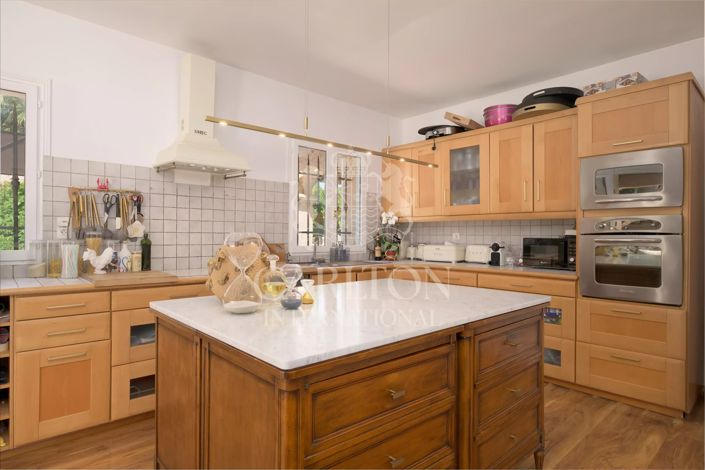 Image No.8-4 Bed House for sale