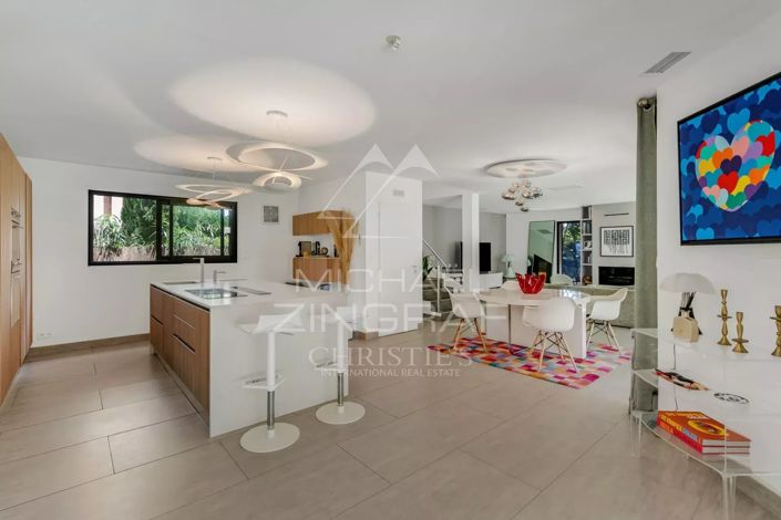 Image No.7-6 Bed House for sale