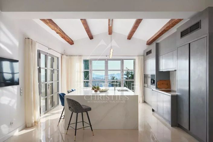 Image No.5-5 Bed House for sale