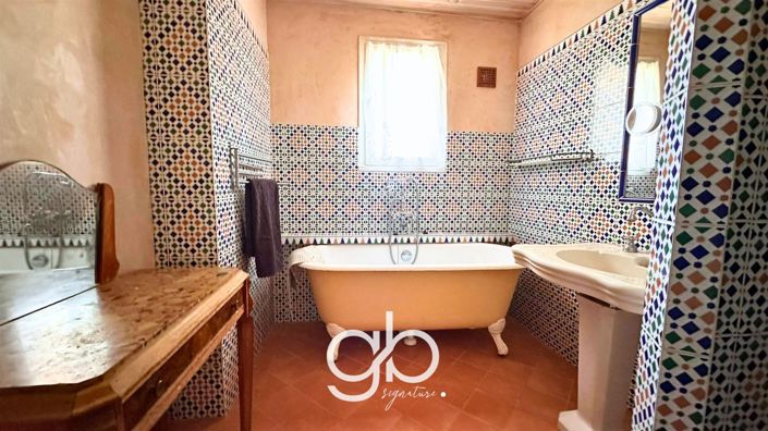 Image No.12-5 Bed House for sale