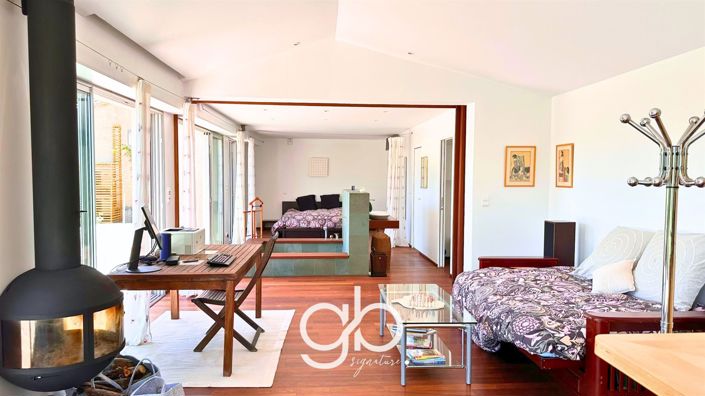 Image No.6-5 Bed House for sale