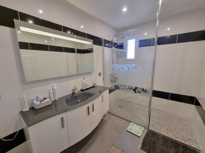 Image No.10-4 Bed House for sale