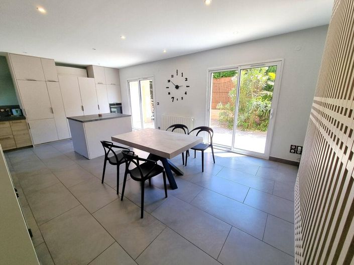 Image No.3-4 Bed House for sale