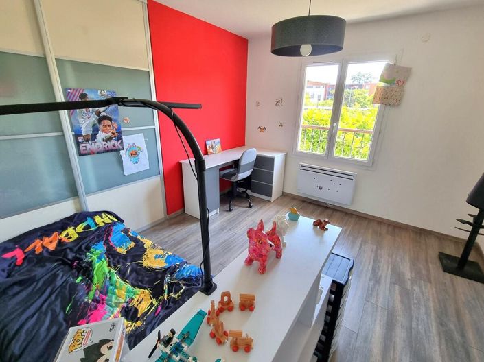 Image No.6-4 Bed House for sale