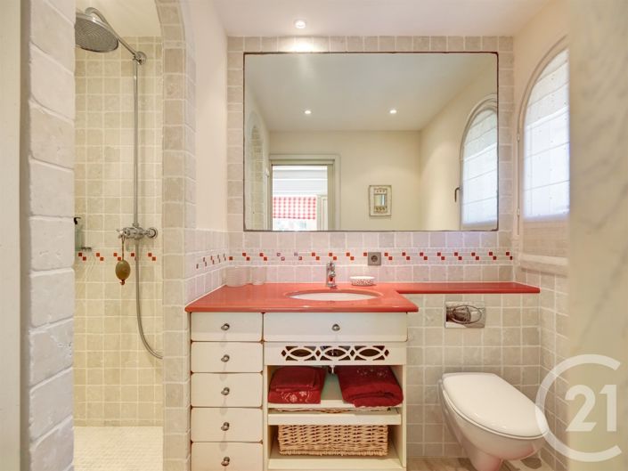 Image No.25-9 Bed House for sale