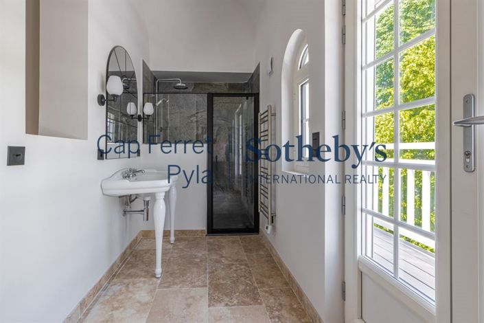 Image No.18-9 Bed House for sale