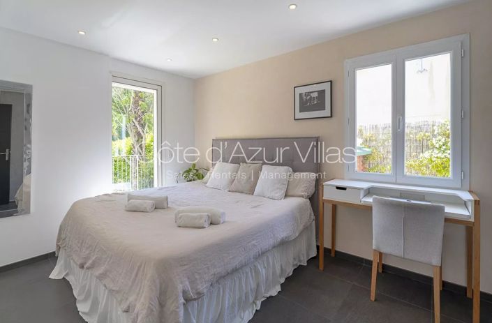 Image No.10-3 Bed House for sale
