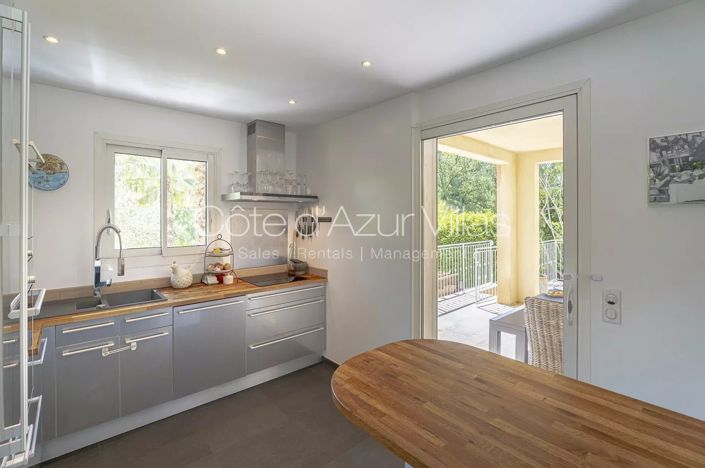 Image No.8-3 Bed House for sale