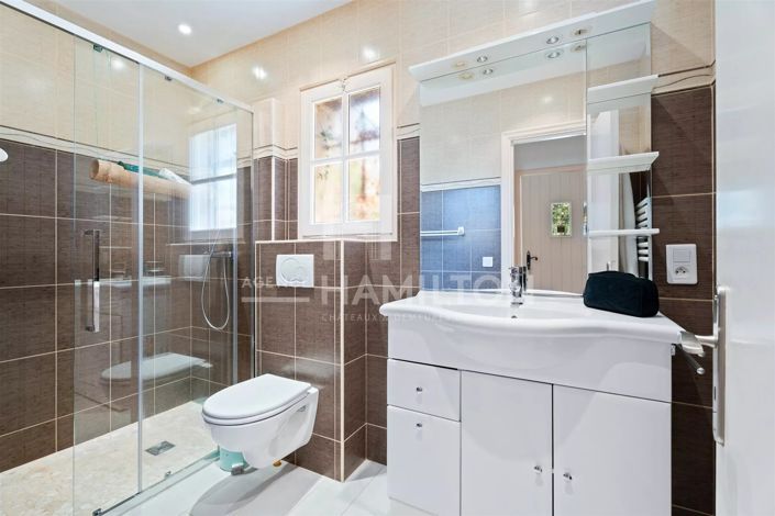 Image No.16-4 Bed House for sale