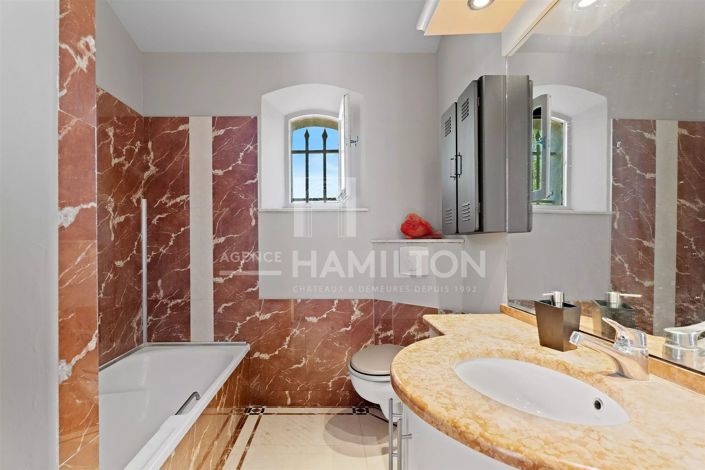 Image No.10-3 Bed House for sale