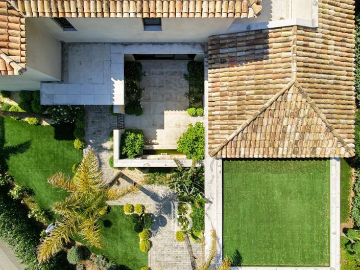 Image No.6-5 Bed House for sale