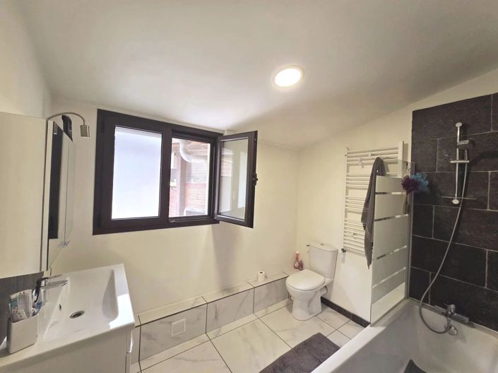 Image No.11-5 Bed House for sale