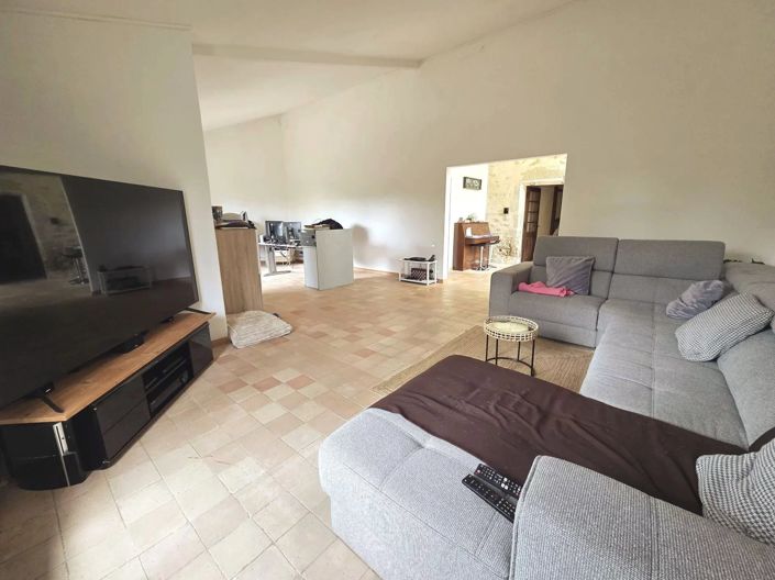 Image No.6-5 Bed House for sale