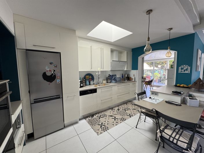 Image No.7-4 Bed House for sale